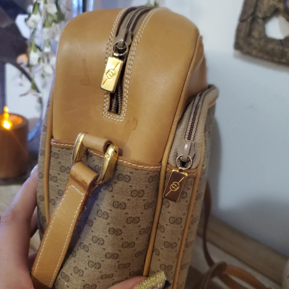 Gucci Tan and Brown Monogram Bag - Picture 13 of 16